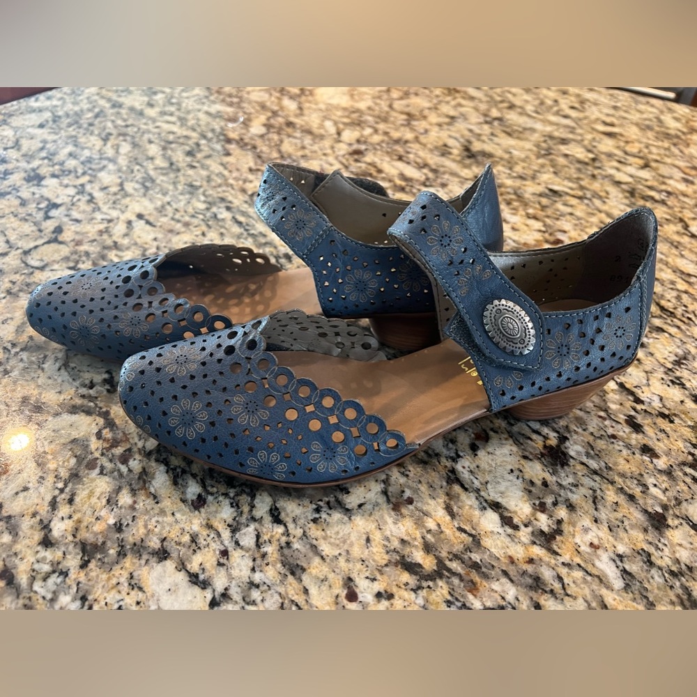 Reiker Doris Blue Leather Excellent condition
Size 40